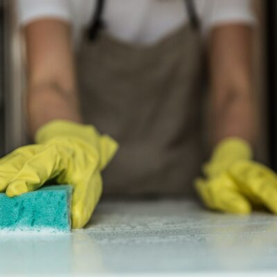 wiping-a-sudsy-countertop_4460x4460